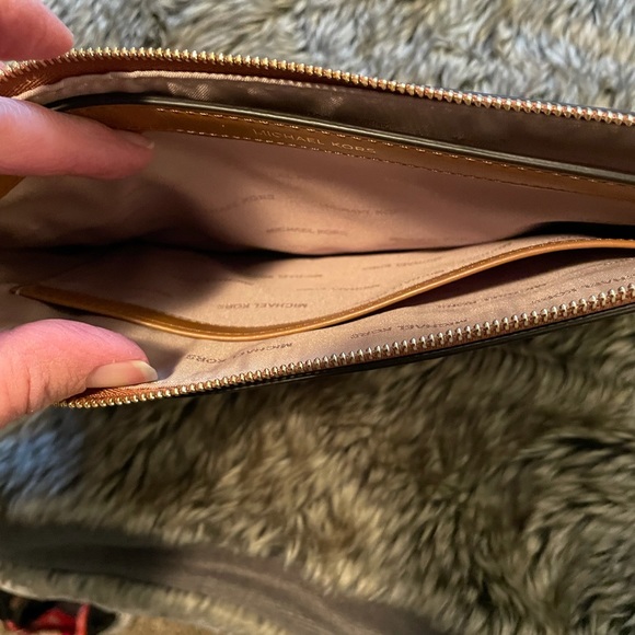 Michael Kors Clutch With Strap Brown and orange color block card slots - Picture 9 of 10